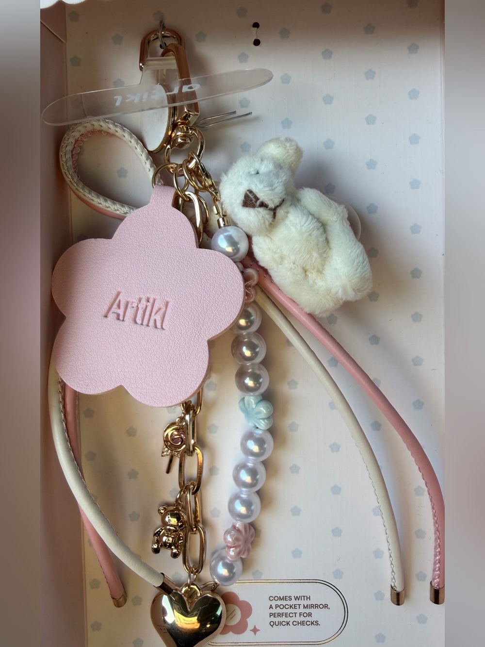 Artikl Pink Floral Charm Keychain with Pearls and Teddy